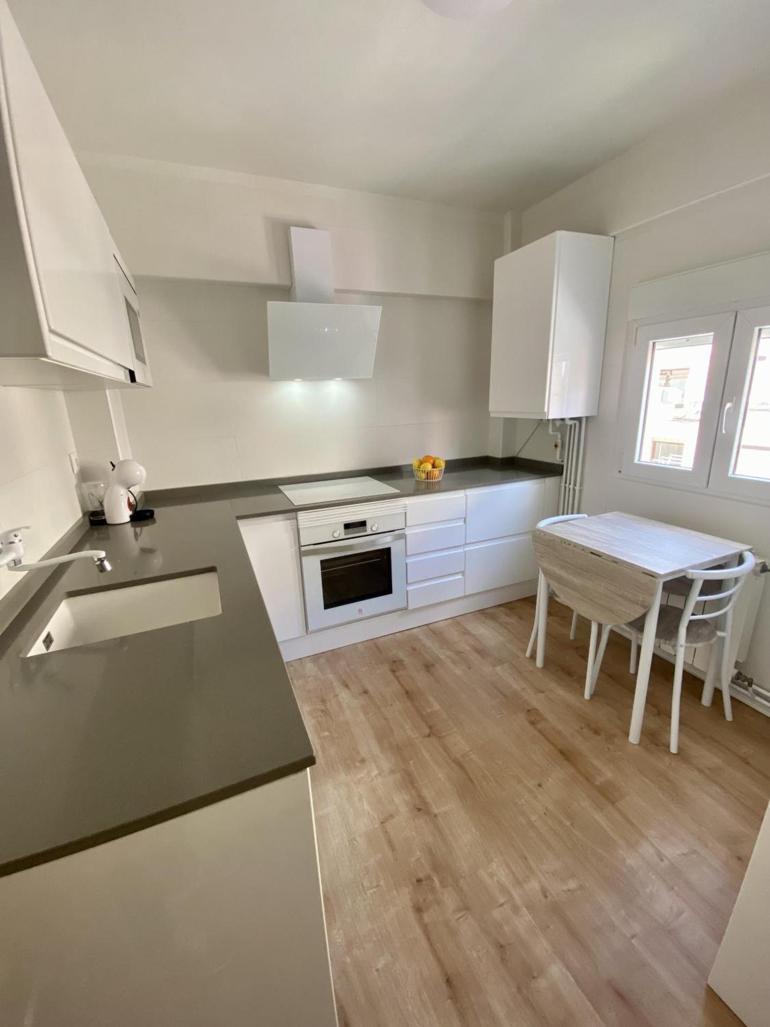 Nuevo Apartamento Para Estrenar En Calle Universidad * Santander