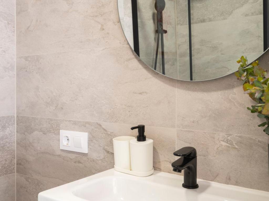 Elegante En El Centro. Nuevo! Apartamento Santander