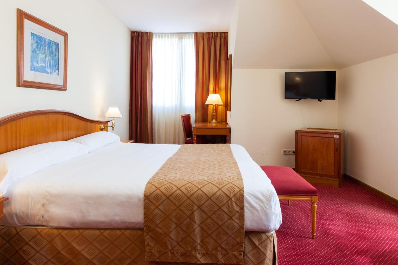 Hotel Hoyuela 4*