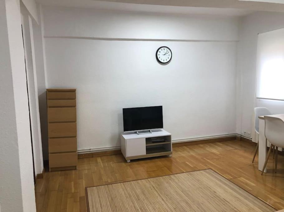 Piso En Zona Universidad Y Sardinero By Urbanhosting *