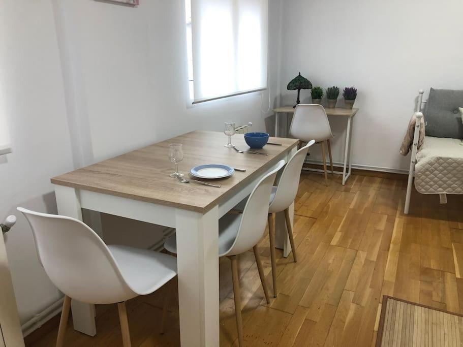 Piso En Zona Universidad Y Sardinero By Urbanhosting *